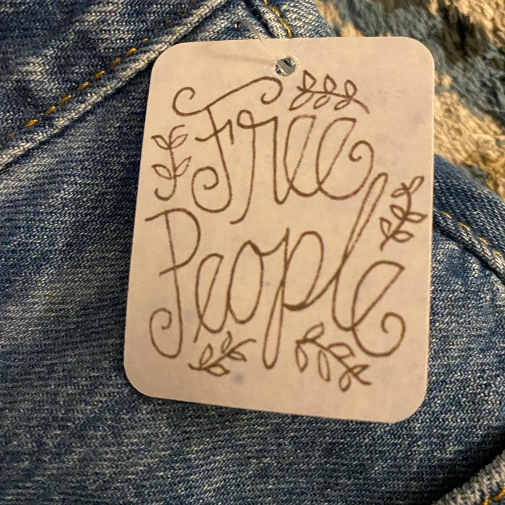 Levi’s 501 Button Up High Waisted Shorts - Picture 5 of 5